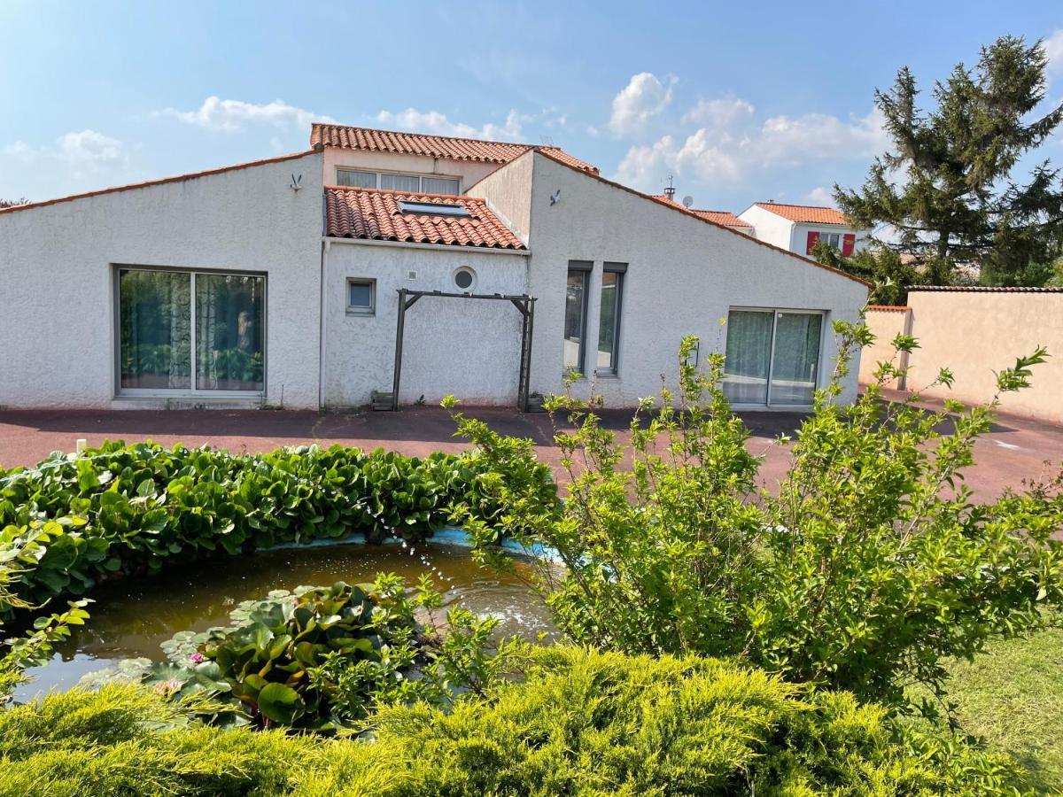 Les Pertuis Rochelais Acomodação com café da manhã Périgny Exterior foto